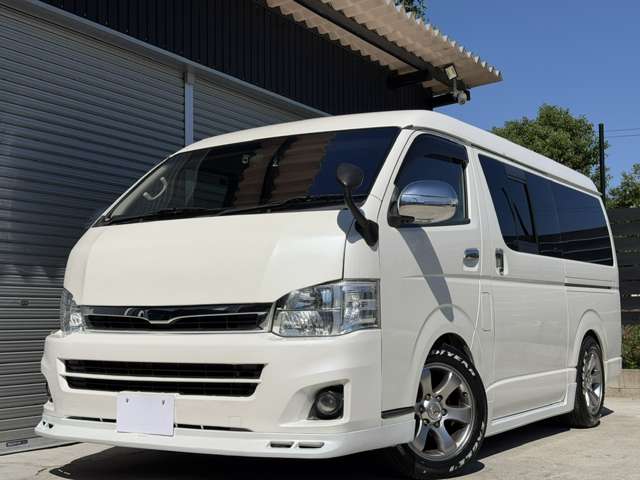 Toyota Hiace Van 5