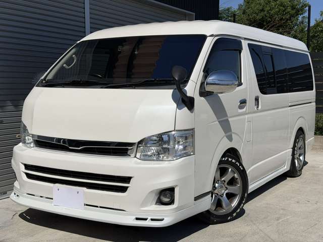 Toyota Hiace Van 7