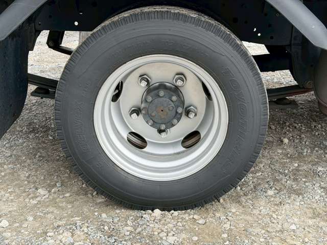 Isuzu Elf 12