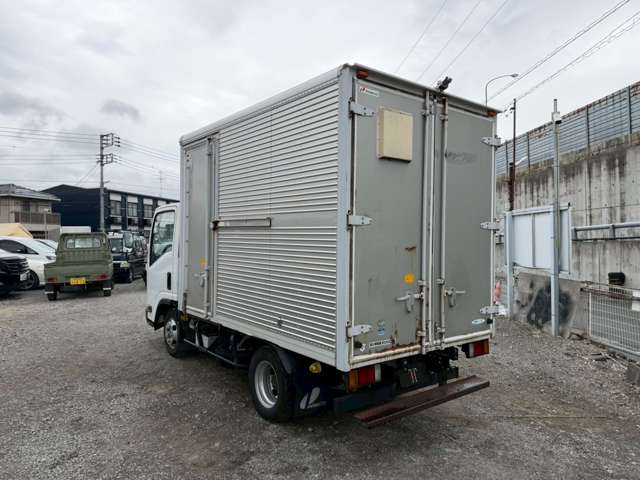 Isuzu Elf 6