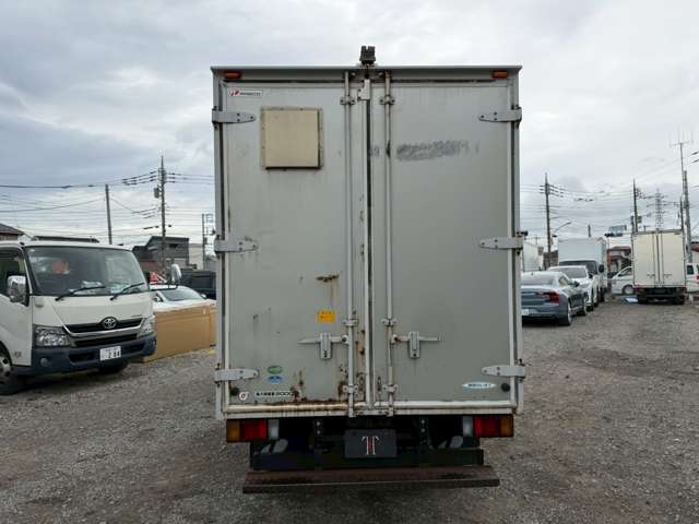 Isuzu Elf 7