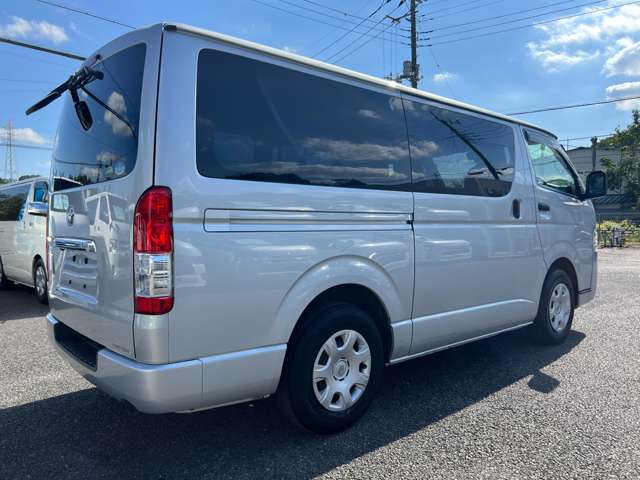 Toyota Hiace Van 11