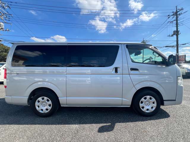 Toyota Hiace Van 12