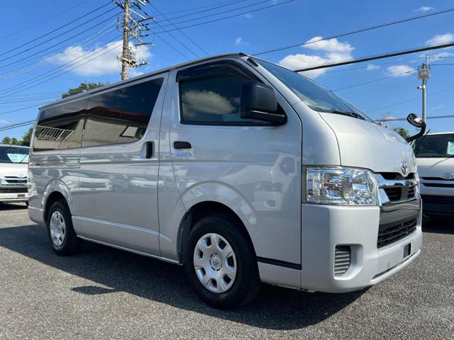 Toyota Hiace Van 5
