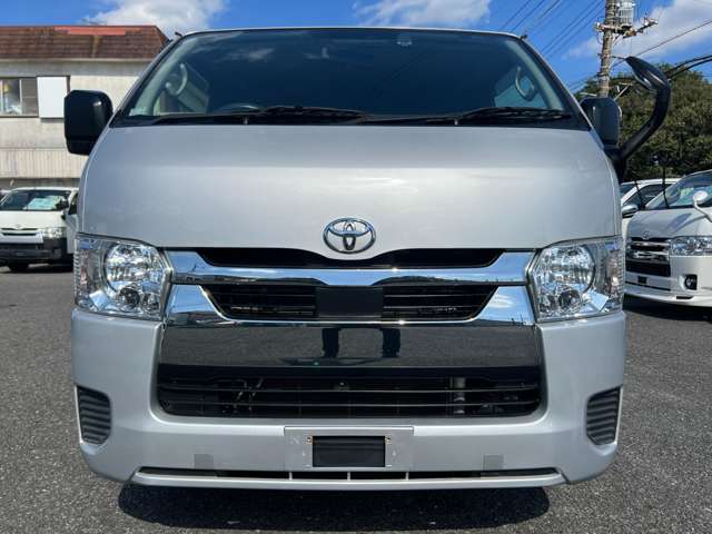 Toyota Hiace Van 6