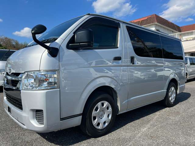 Toyota Hiace Van 7