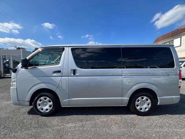Toyota Hiace Van 8