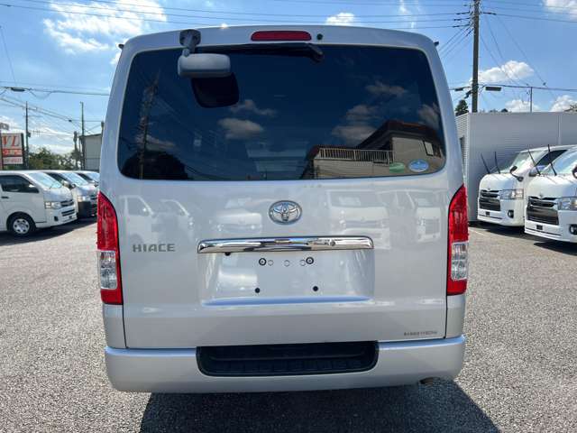 Toyota Hiace Van 10