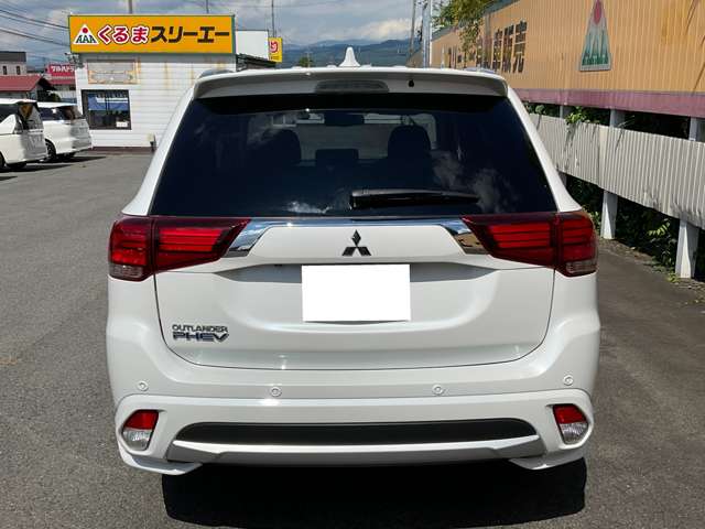 Mitsubishi Outlander PHEV 4