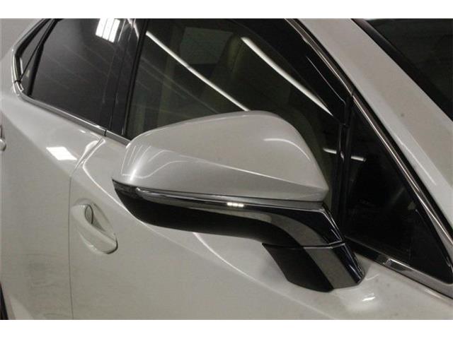 Lexus NX 11