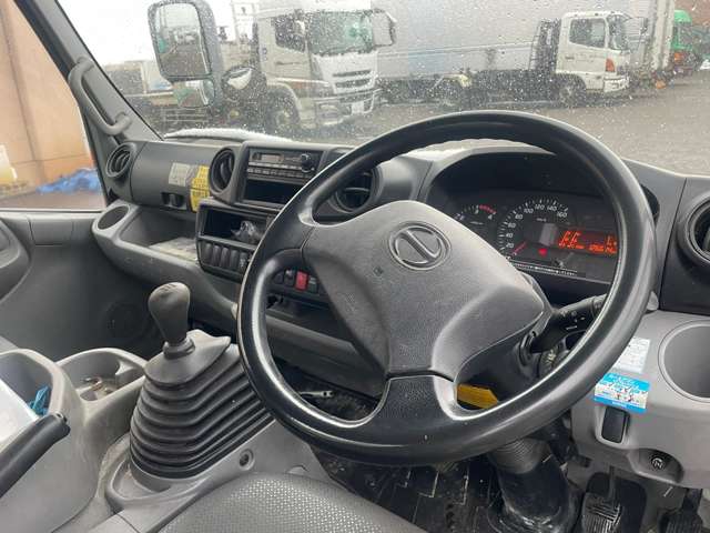 Hino Dutro 8