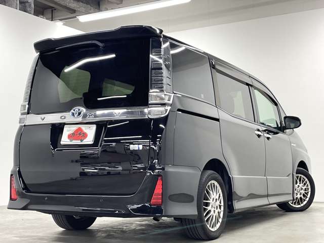 Toyota Voxy 2