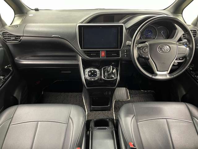 Toyota Voxy 3