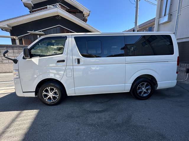Toyota Hiace Van 11