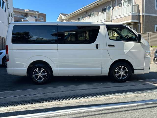 Toyota Hiace Van 7