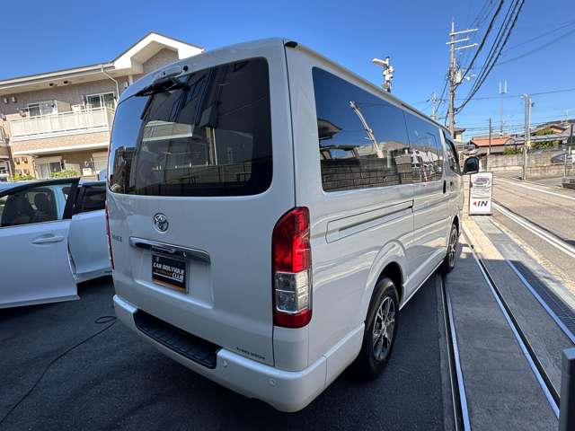 Toyota Hiace Van 8
