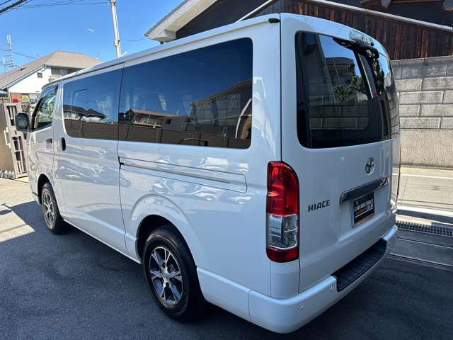 Toyota Hiace Van 10