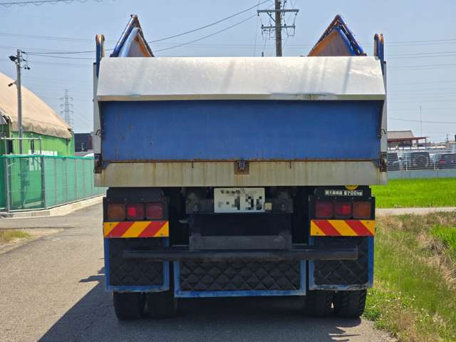 Isuzu Giga 7