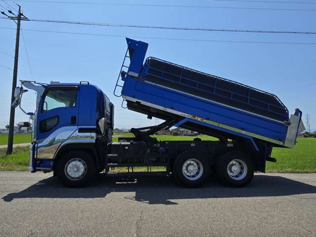 Isuzu Giga 8