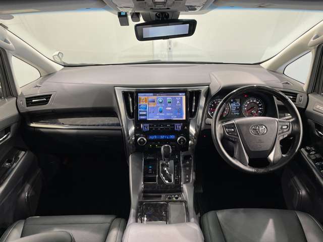 Toyota Alphard 3