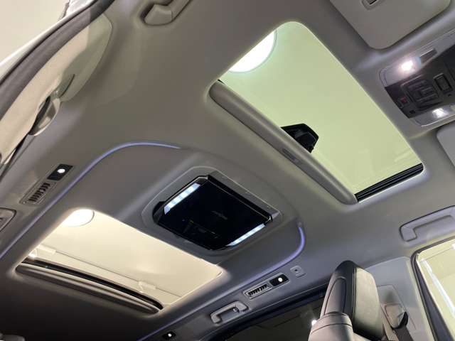 Toyota Alphard 4