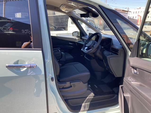 Nissan Serena 5