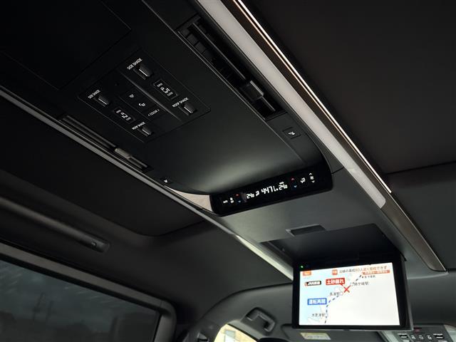 Toyota Alphard 4