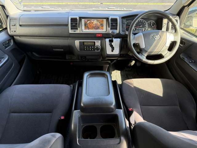 Toyota Hiace Van 4