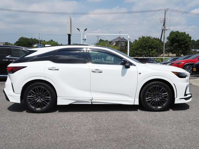 Lexus RX 9
