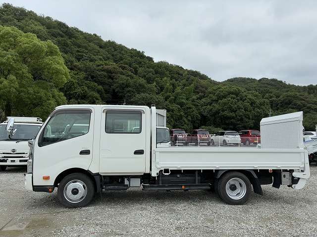 Hino Dutro 4