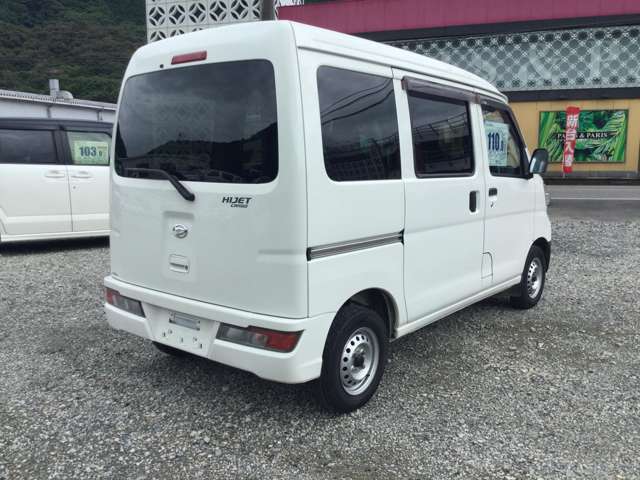 Daihatsu Hijet Cargo 8