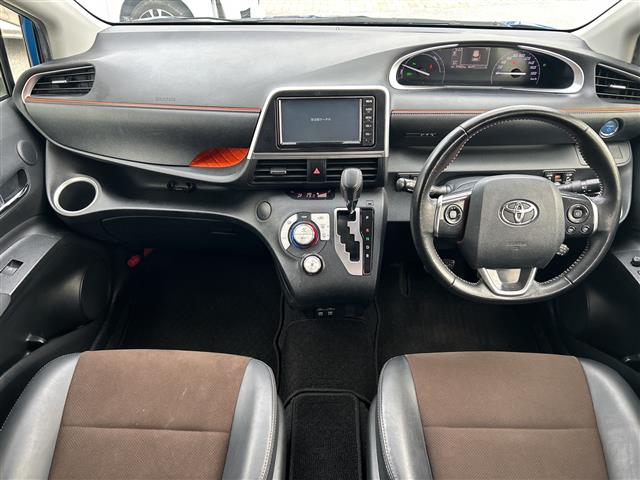 Toyota Sienta 4