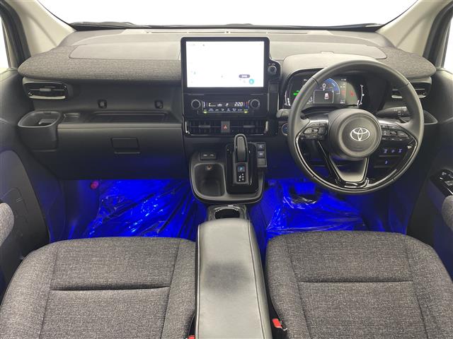 Toyota Sienta 5