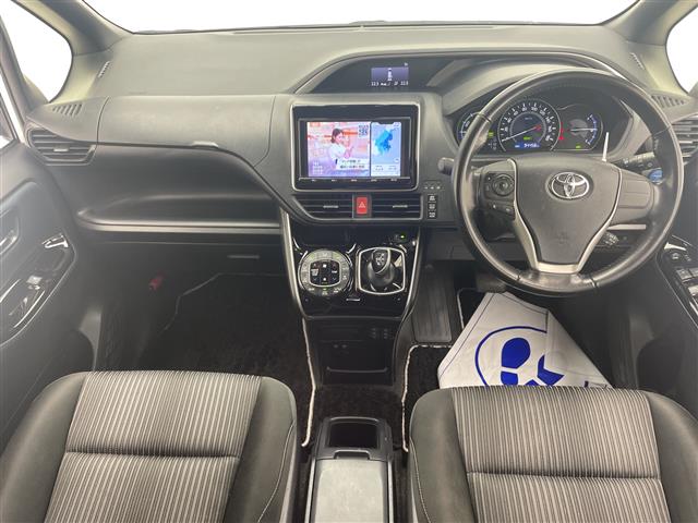 Toyota Voxy 4