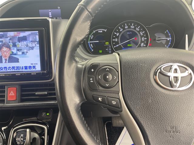 Toyota Voxy 9