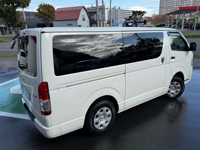 Toyota Hiace Van 4