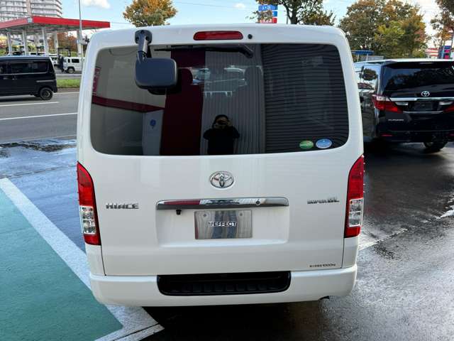 Toyota Hiace Van 6