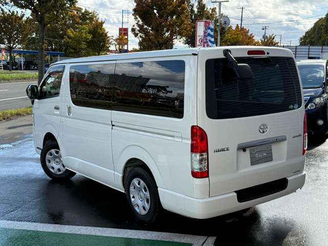 Toyota Hiace Van 8