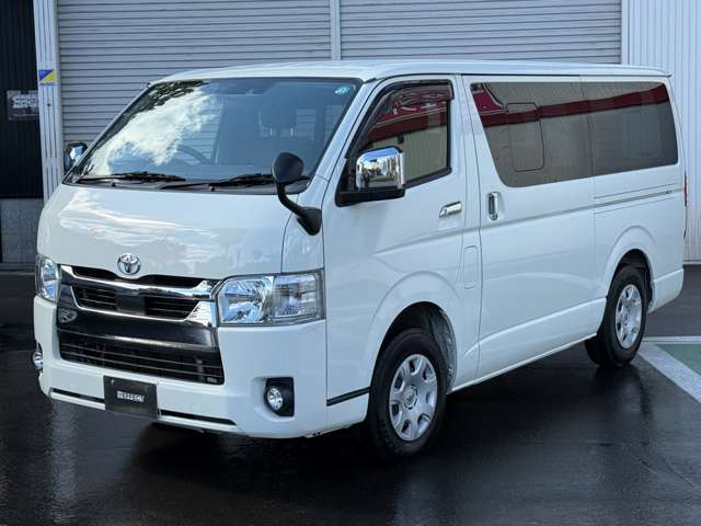 Toyota Hiace Van 10