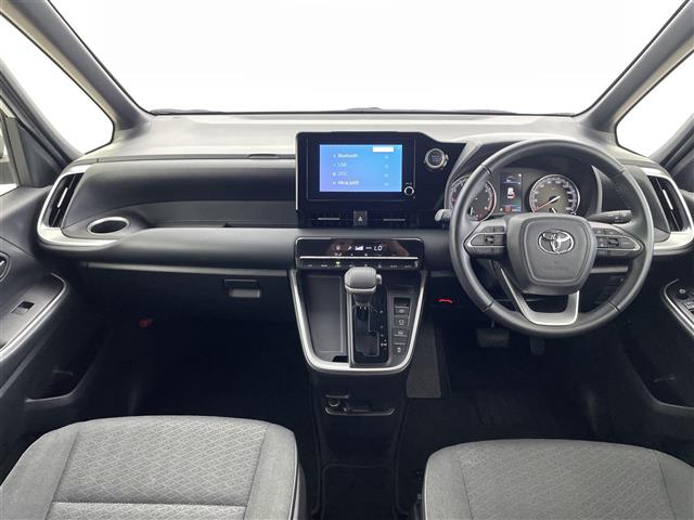 Toyota Voxy 3