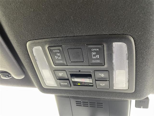 Toyota Voxy 4
