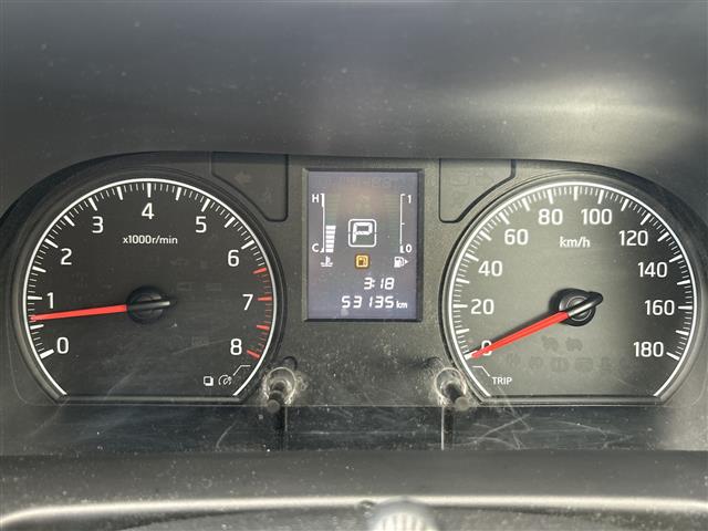 Nissan NV350 Caravan Wagon 6
