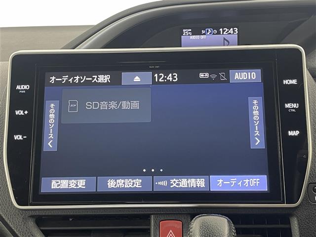 Toyota Voxy 12