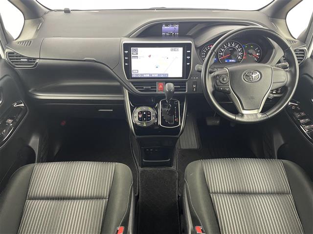 Toyota Voxy 6