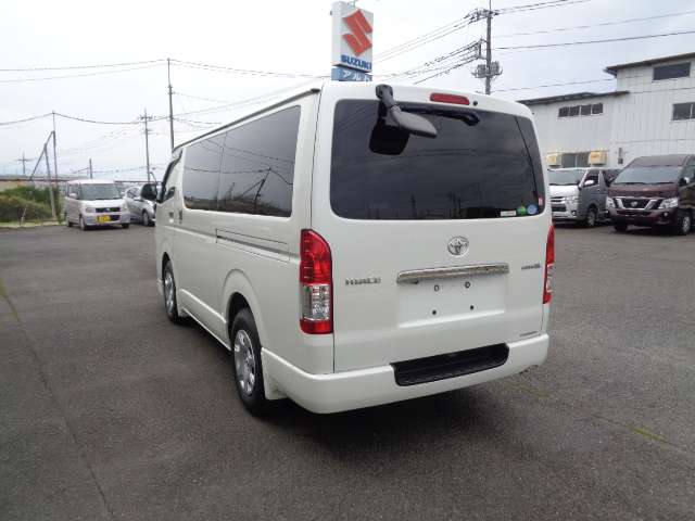 Toyota Hiace Van 4