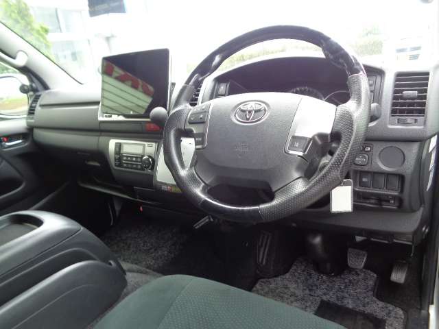 Toyota Hiace Van 5