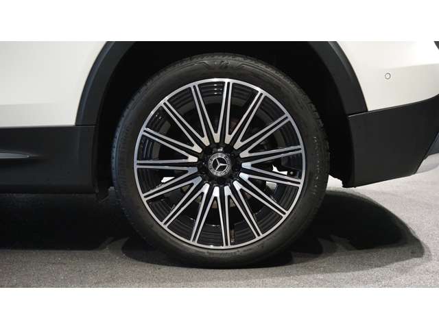 Mercedes-Benz GLB 12