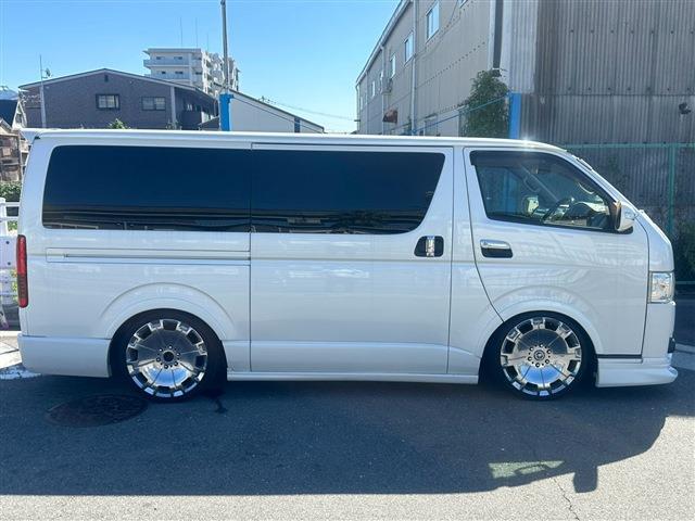 Toyota Hiace Van 4