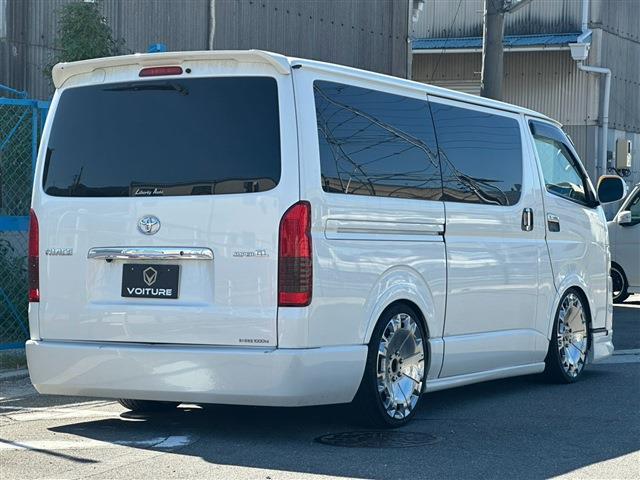 Toyota Hiace Van 5