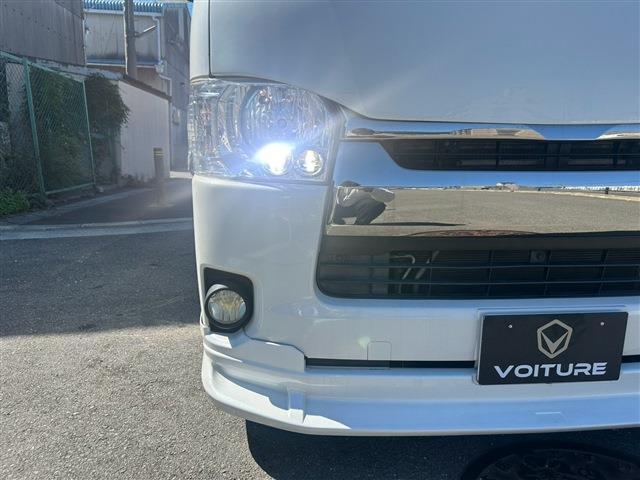Toyota Hiace Van 7